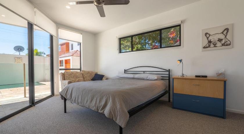 Campbell St 11 Moffat Beach