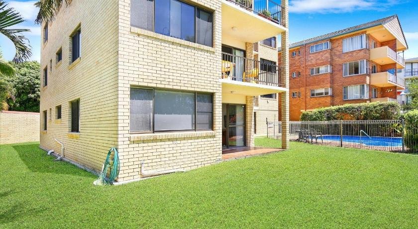 Golden Shores Unit 1 21 Landsborough Parade