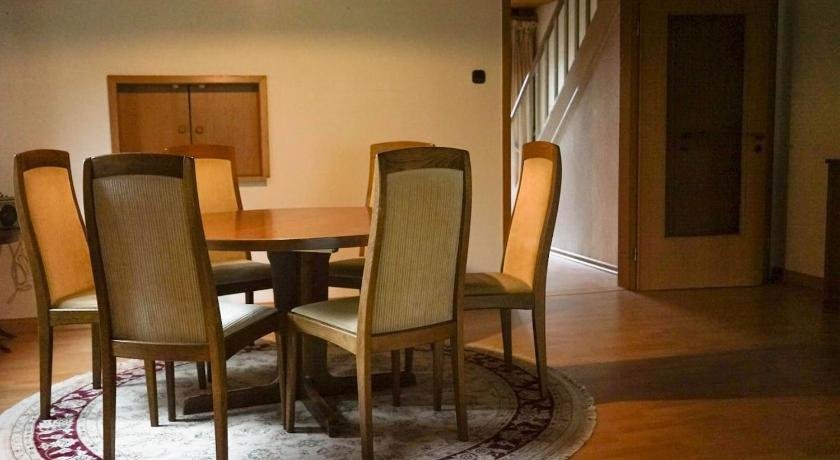 Entire house quiet city location garden parking