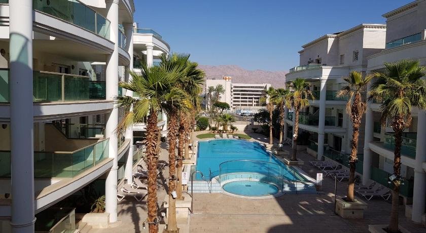 Penthause on the beach First line with pool and Jacuzzi