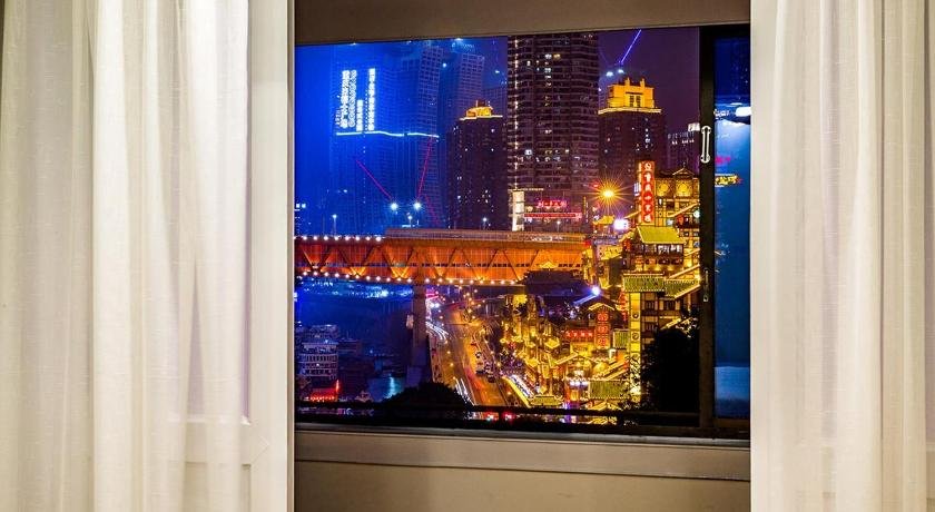Chongqing Yuzhong Hongya Cave Locals Apartment 00134800