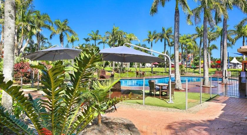 Resort Style - The Oasis Resort Villa 7 2 Landsborough Pde