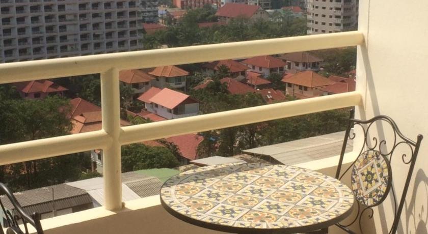 B&B View Talay 1B by Franco Jontiem