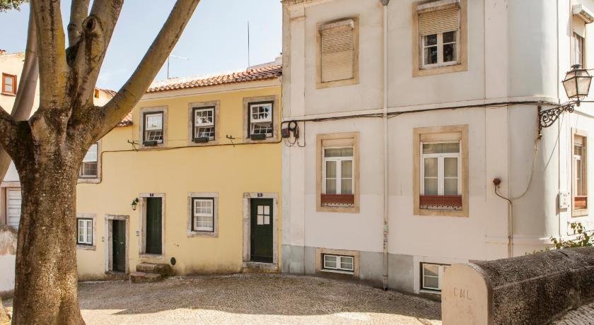 Alfama Graca neighbourhood typical & bright apartment 1st floor