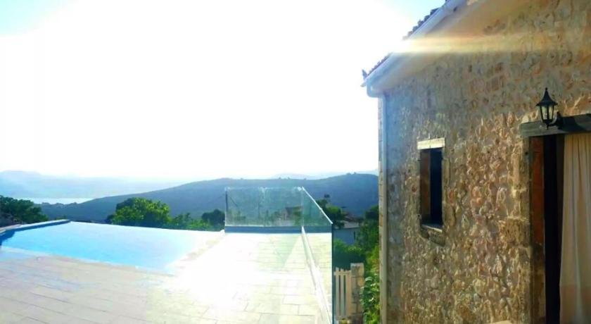 Luxury villa with private infinity pool