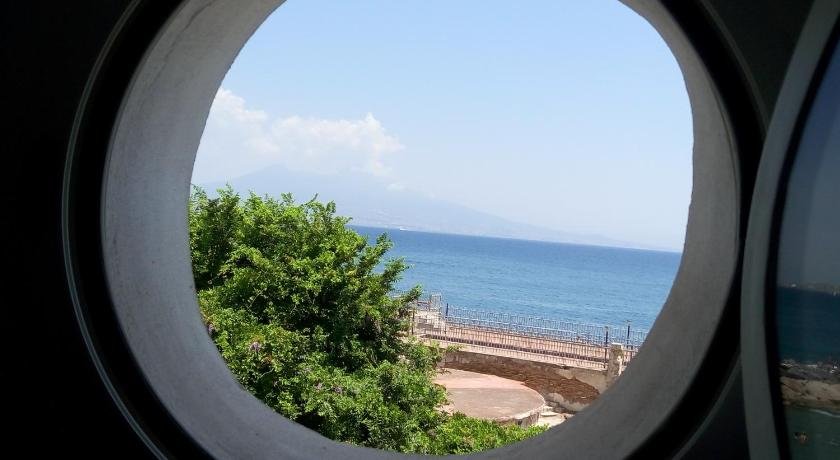Lovely Seafront Residencecharming Residence Just Steps From The Sea