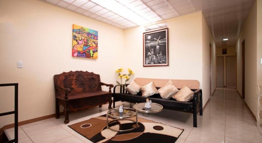 Flor de Katty Hostel Airport