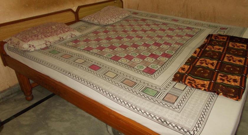 Deluxe Stay near ISBT