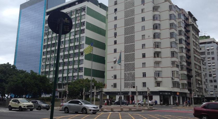 Edificio ALONE com terraco na quadra da praia espacoso e silencioso