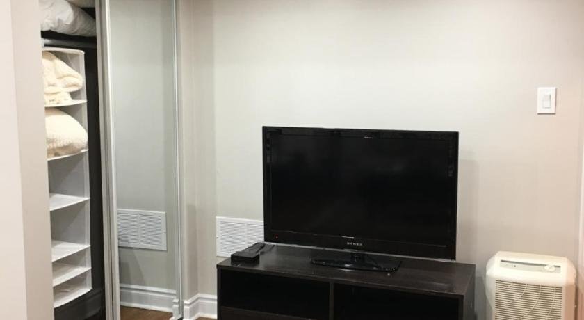 Clean Beautiful & Modern 2 bedroom apartment
