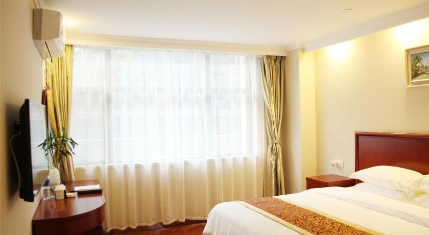 GreenTree Inn Jinan Licheng District Fenghuang Road High-speed Railway East Station Express Hotel