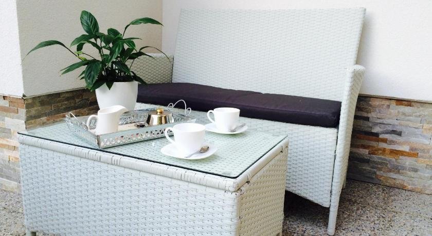 Luxury Studio Apartment White Sensation