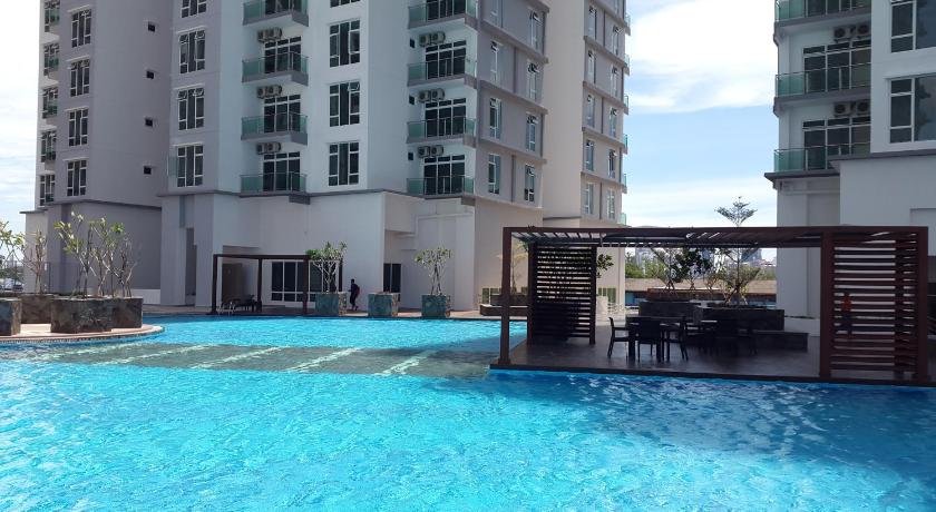 M Condo @ Larkin JB