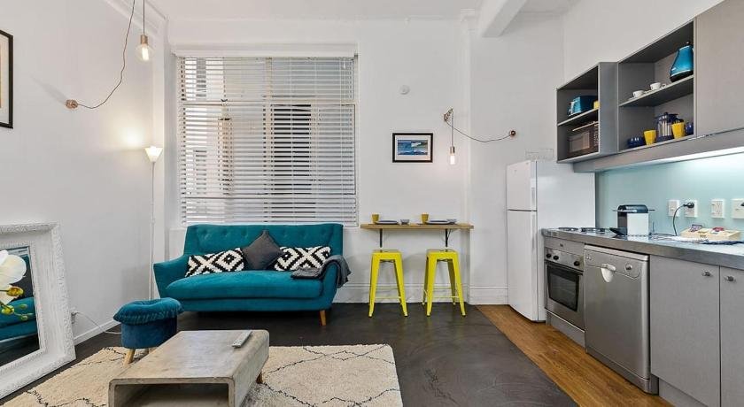 Newly-Decorated One Bedroom on Queen Street CBD