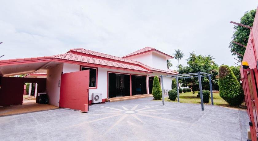 Modern Tropical Villa Bang Lamung