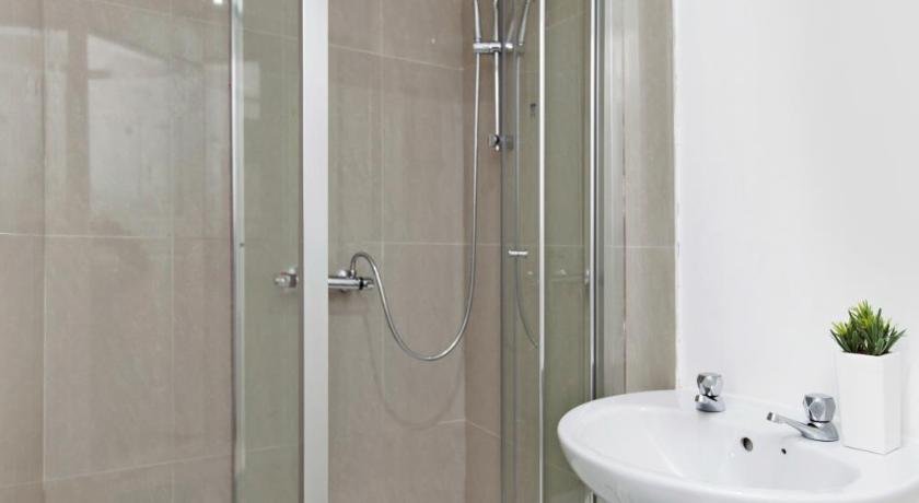 Dagenham 4 Bedhouse RM10