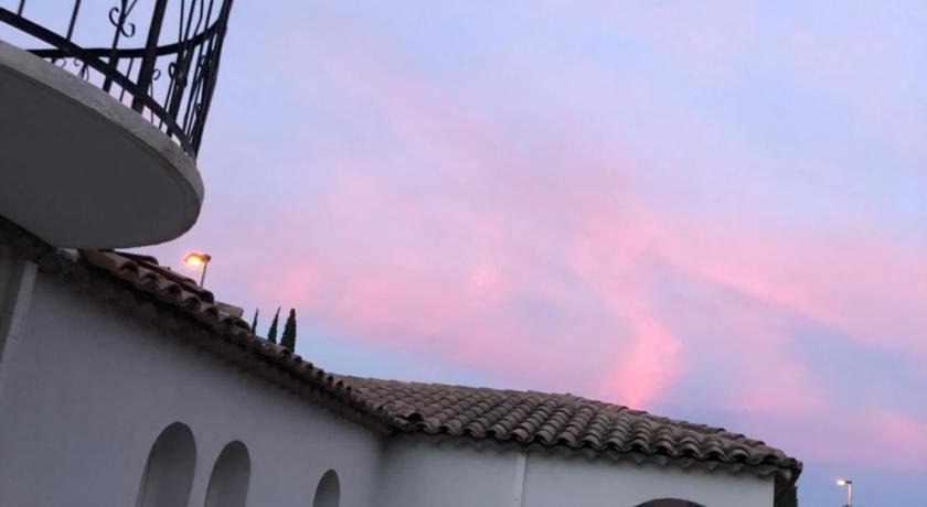 Maxima Sunset