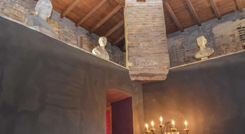 Torre Caetani- Night in a medieval tower