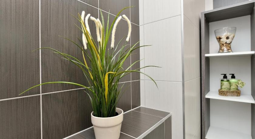 Apartment Sweet Corner