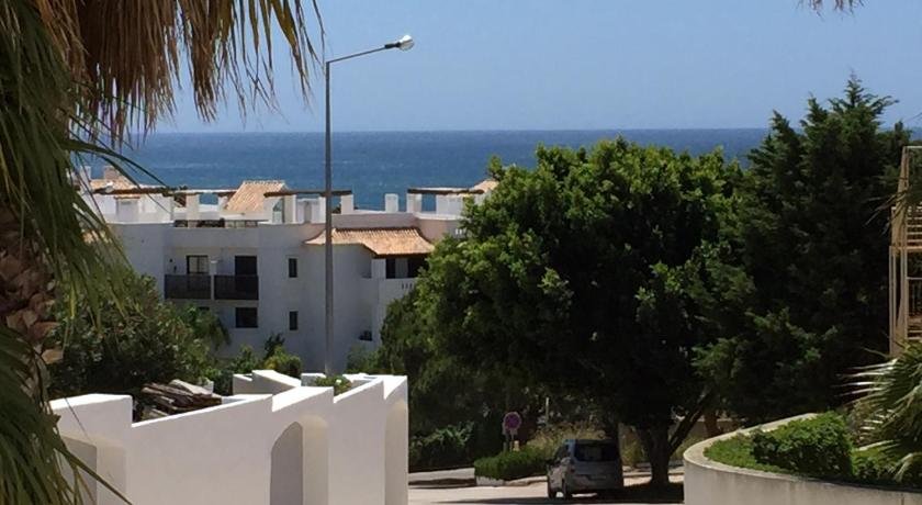 Spacious apartment - Porto de Mos beach