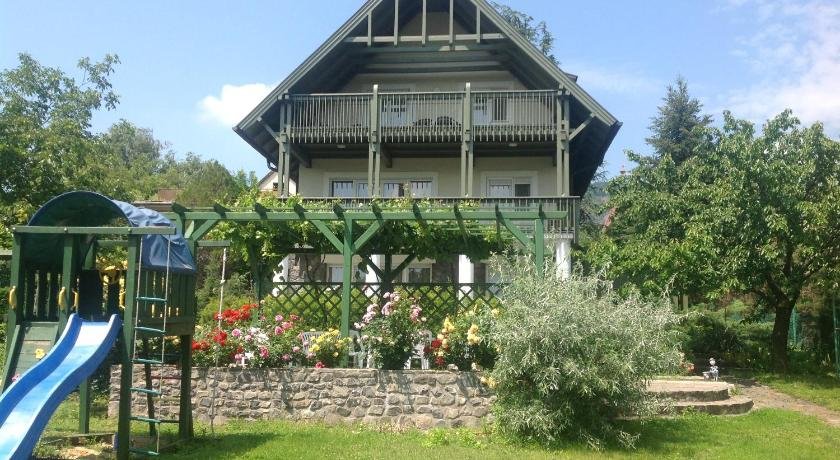 4 Fos Tetoteri Apartman Badacsonytomajon