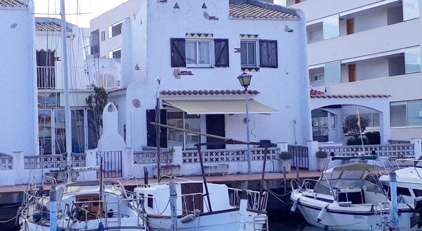 House with 2 bedrooms in Roses with wonderful sea view shared pool and terrace