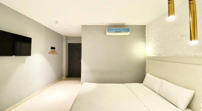 A in Hotel Del Luna