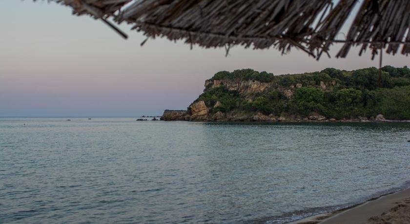 Ammos Beachfront Luxury Rooms