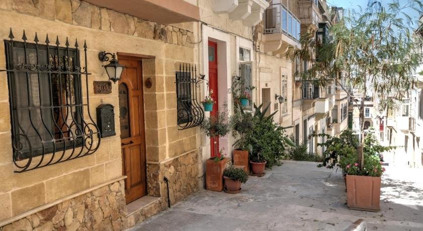 Cosy private townhouse in heart of Senglea