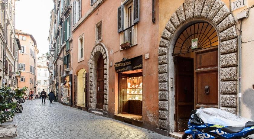 White terrace apartment navona