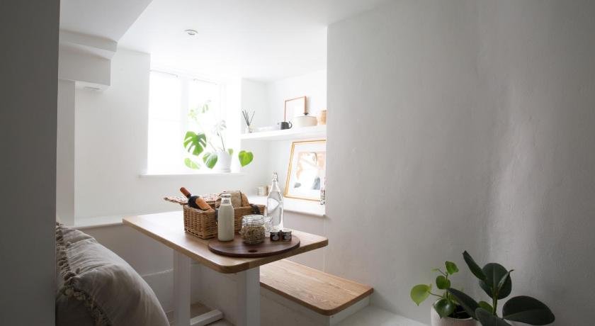 Grade II Listed Townhouse In Heart Of The City - Free Designated Parking
