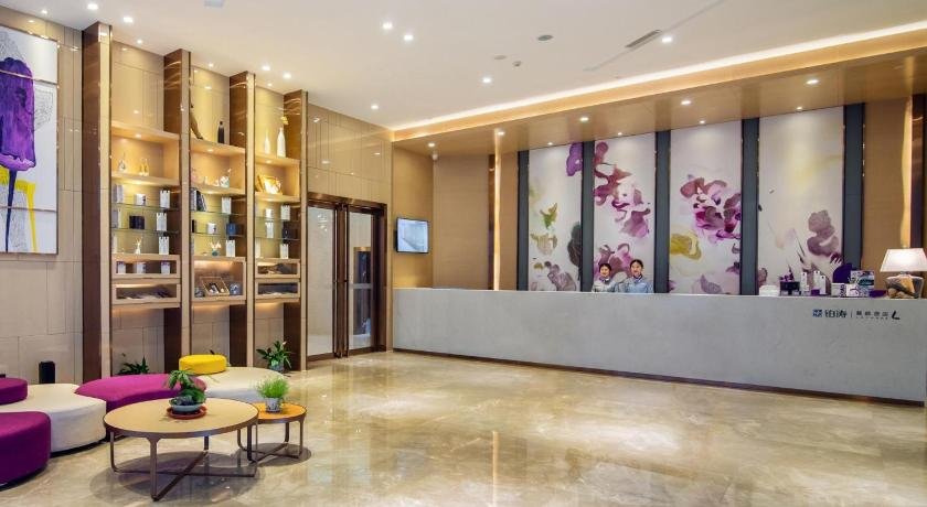 Lavande Hotel Yibin University City Exhibition Center