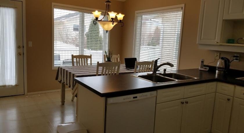 Saskatoon Lashyn Cove Homestay