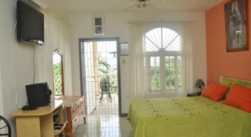 Ocho Rios Columbus Heights Studio Apartment Quiet 24 Hours Security With Fantastic Ocean View