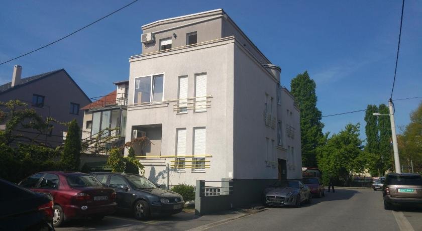 Old Clock apartment