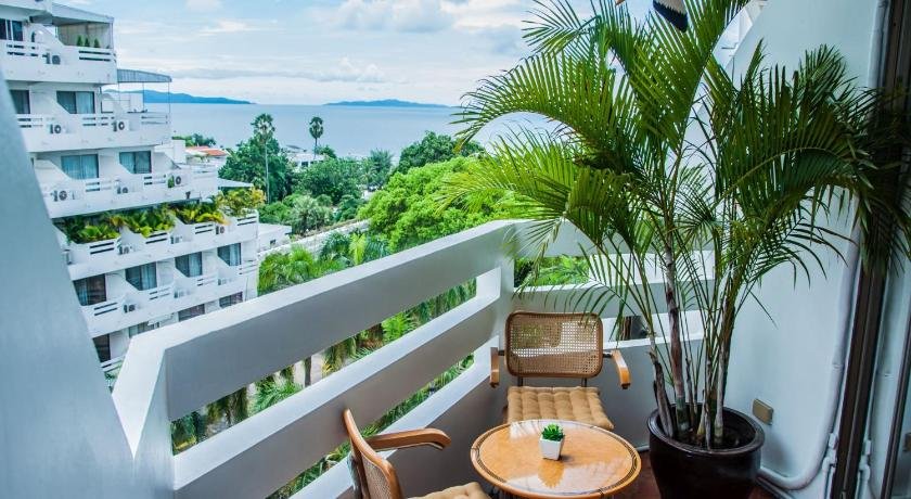 Jomtien Condotel by GrandisVillas