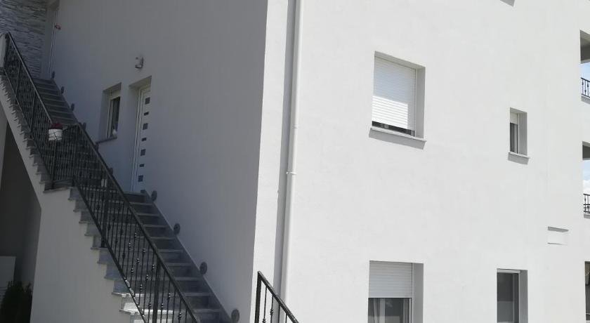 Villa Apartments AA 1