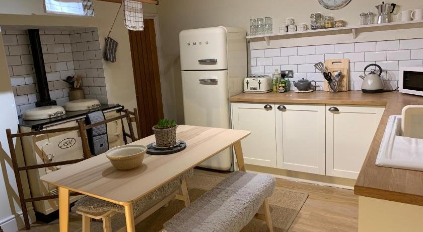 Cosy Country Cottage in City Centre