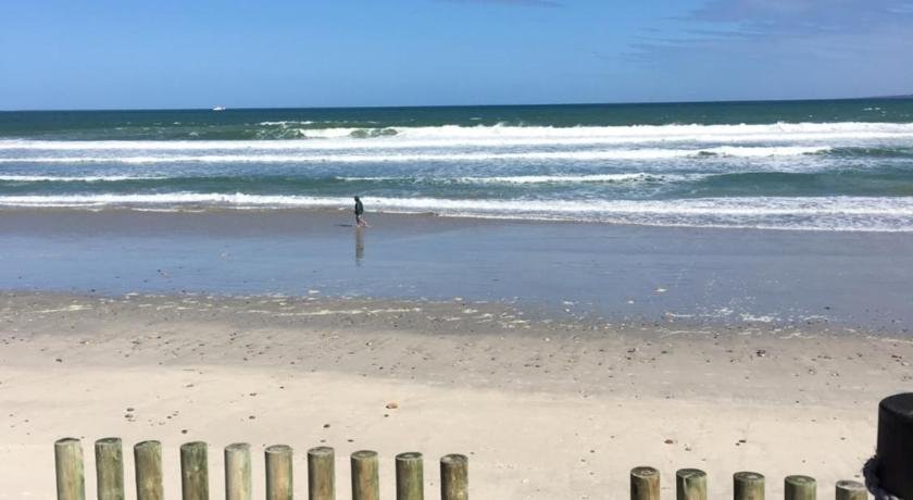 Neptunes Isle - Lagoon Beach