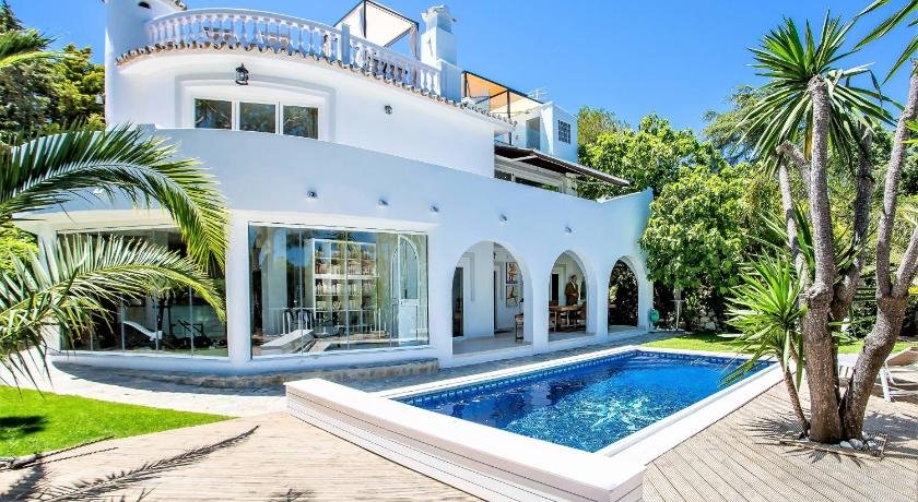 Beautiful exclusive spacious 5villa with swimming pool