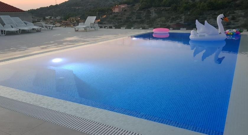Apartments Lorena Primosten