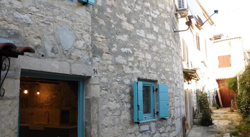 bezauberndes Steinhaus mit Garten in der Altstadt von Rovinj