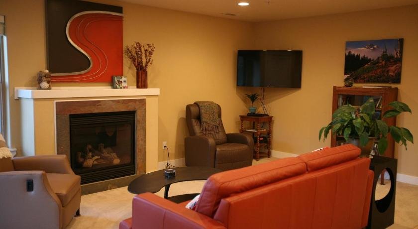 Downtowner-AC-2BR/1BA