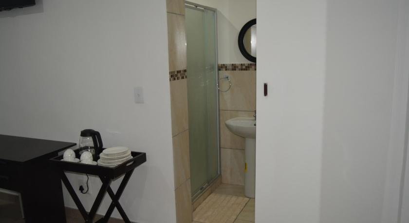 Fama Lodge Rm9