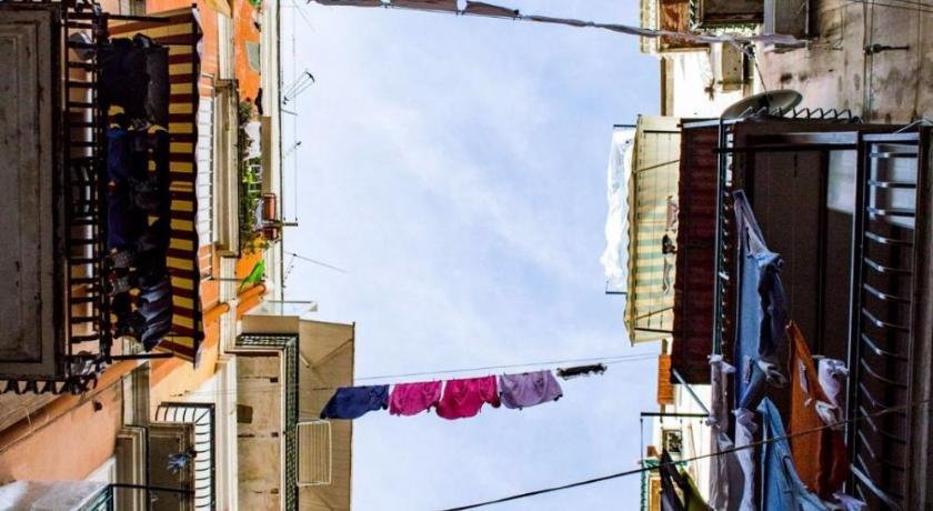 Annare Naples