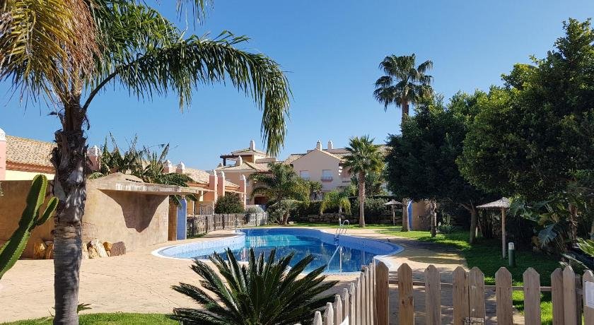 Akutuna - Casa Familiar con Piscina Garaje & Pista de Padel