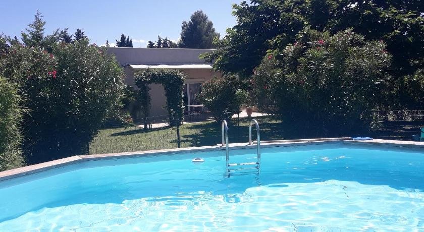Villa de 2 chambres a Maillane avec piscine privee et WiFi