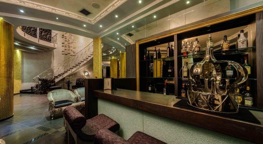 Chateau Rond Suites Boutique Hotel