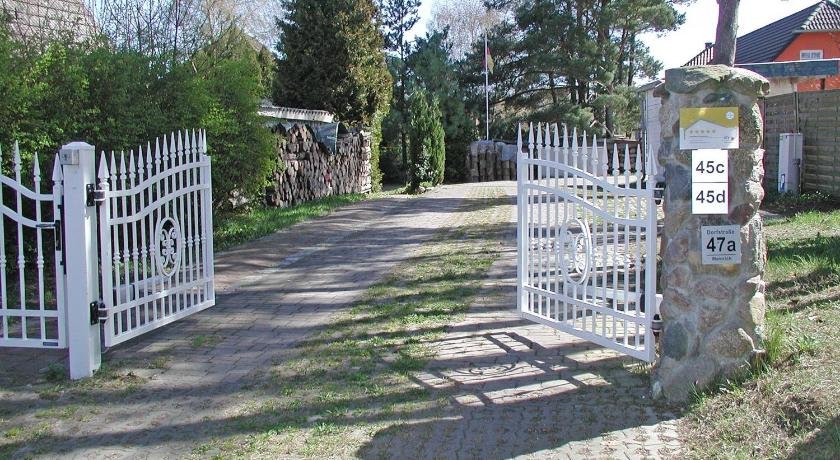 Ferienhaus Morgenstern F403 mit Kamin und Garten