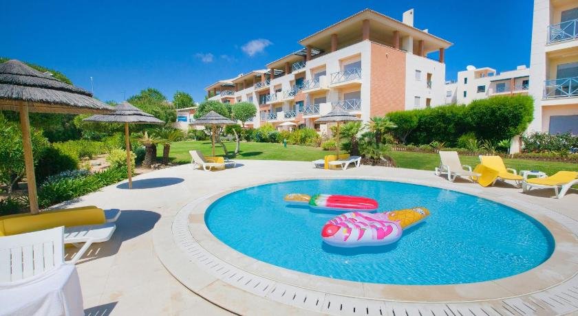 Fabulous pool side Corcovada apartment in perfect Albufeira location